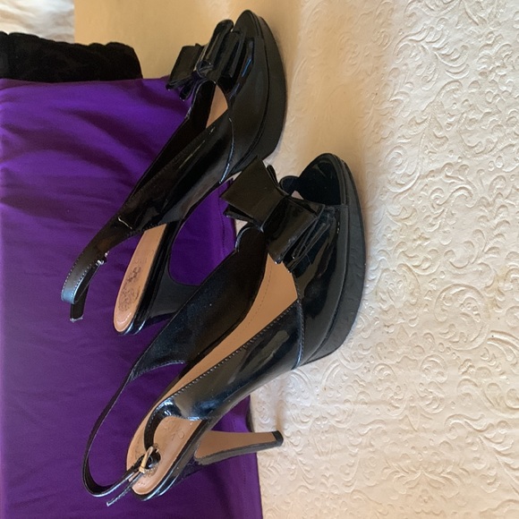 VINCE CAMUTO black patent leather sling back shoes. - Picture 2 of 7